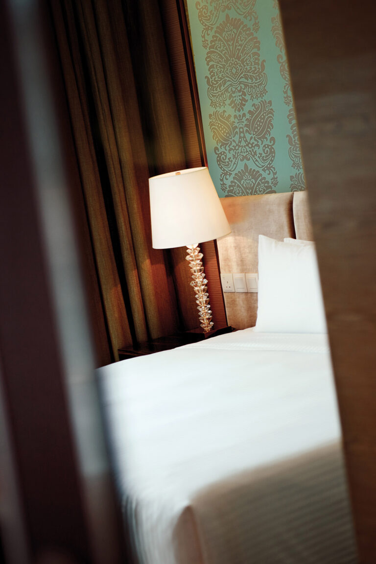 cosmopolitan-hotel-room-enlarge-4